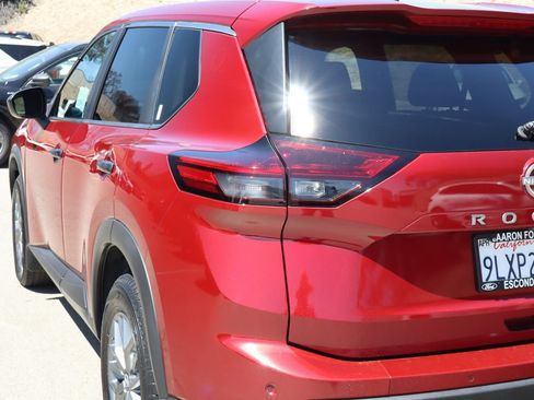 Used 2024 Nissan Rogue S FWD image 16