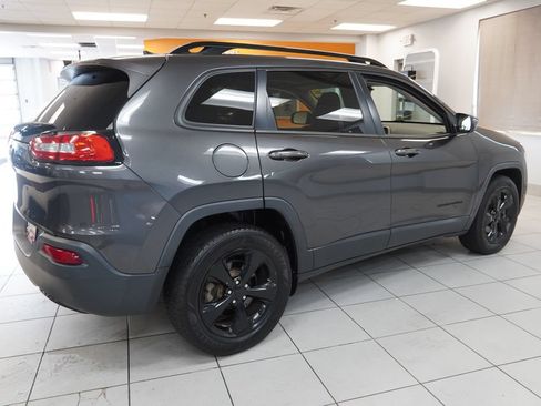 Used 2016 Jeep Cherokee Latitude w/ Comfort/Convenience Group AWD/4WD image 14