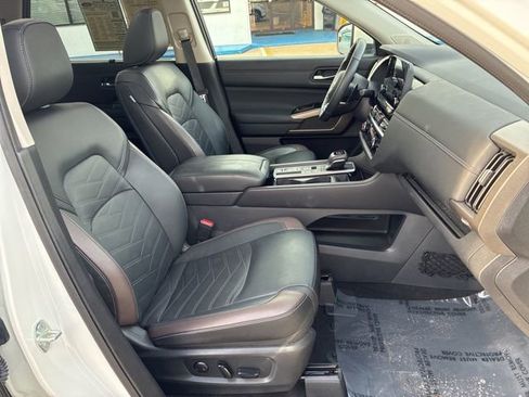 Used 2024 Nissan Pathfinder Platinum w/ Cargo Package image 32