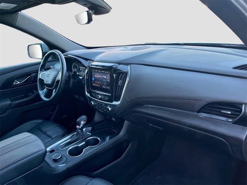 Used 2023 Chevrolet Traverse RS image 30
