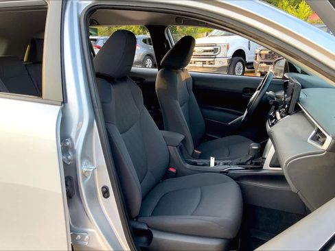 Used 2022 Toyota Corolla Cross LE image 8