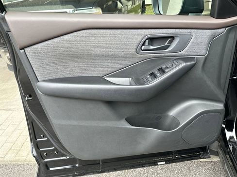 Used 2023 Nissan Rogue S image 10