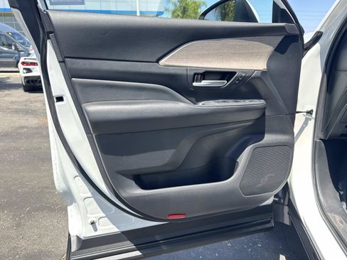 Used 2024 Toyota Grand Highlander AWD image 19