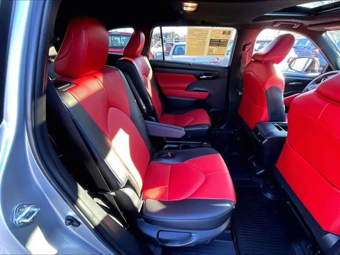 Certified 2024 Toyota Highlander XSE image 19