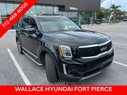 Used 2022 Kia Telluride S FWD image 3