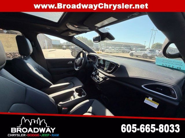 New 2027 Chrysler Pacifica Select FWD image 10