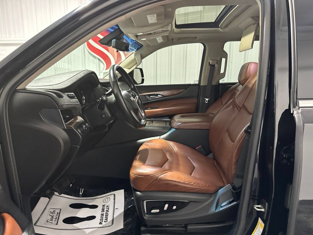 Used 2020 Cadillac Escalade Luxury AWD/4WD image 13