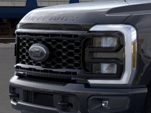 New 2026 Ford F250 XLT w/ XLT Premium Package image 17