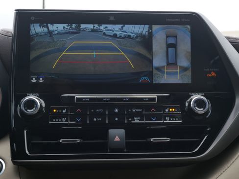 Used 2021 Toyota Highlander Limited image 17