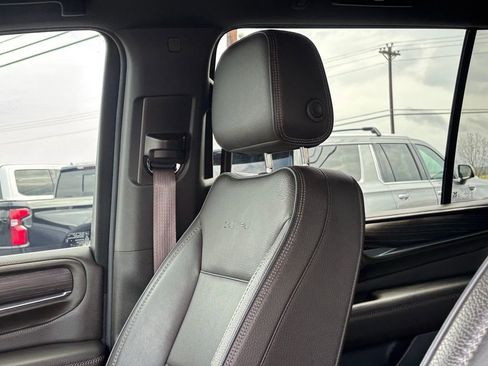 Used 2022 GMC Yukon XL Denali image 11