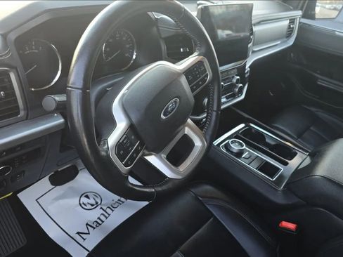 Used 2024 Ford Expedition Max XLT image 4