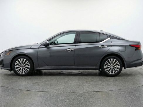Used 2025 Nissan Altima 2.5 SV FWD image 5