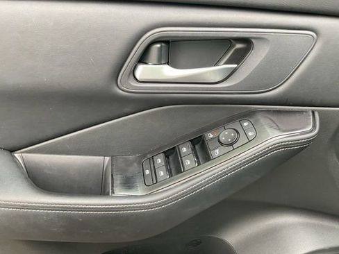 Used 2025 Nissan Rogue SV image 22