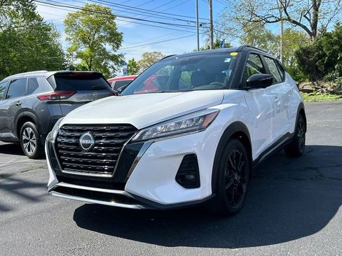 Certified 2023 Nissan Kicks SR w/ SR Premium Package FWD image 5