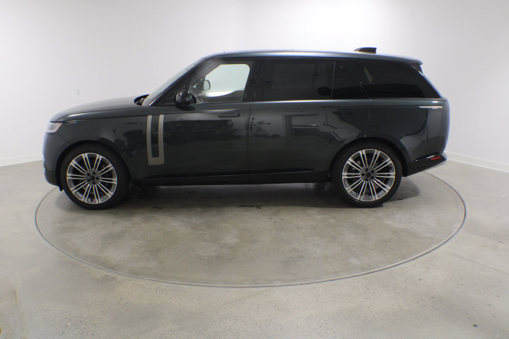 Used 2026 Land Rover Range Rover Long Wheelbase SE AWD/4WD image 3
