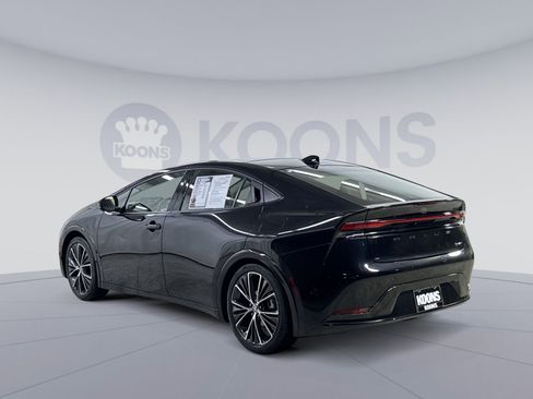 Used 2025 Toyota Prius XLE image 10