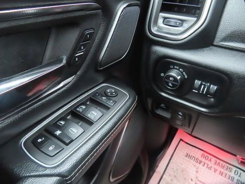 Used 2022 RAM 1500 Laramie AWD/4WD image 37