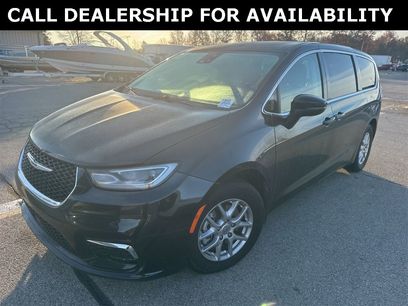 Used 2023 Chrysler Pacifica Touring-L