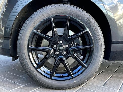 New 2026 Land Rover Range Rover Velar Dynamic SE image 12