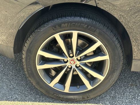 Used 2020 Jaguar F-PACE Premium image 17