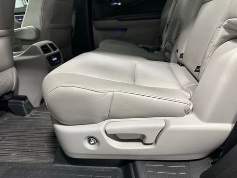 Used 2018 Honda Pilot Touring image 42