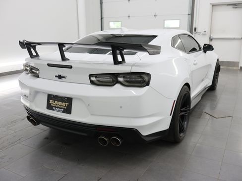Used 2019 Chevrolet Camaro ZL1 RWD image 5