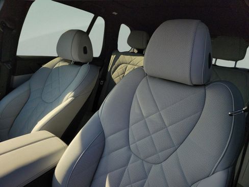 Used 2024 BMW X5 xDrive40i w/ Premium Package image 24