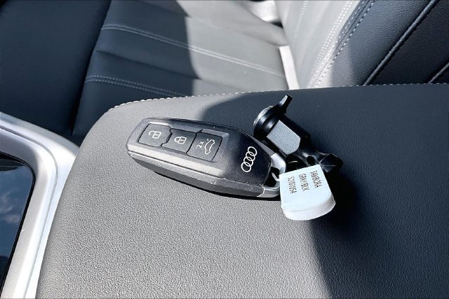 Used 2025 Audi Q5 Premium w/ Convenience Package AWD/4WD image 35
