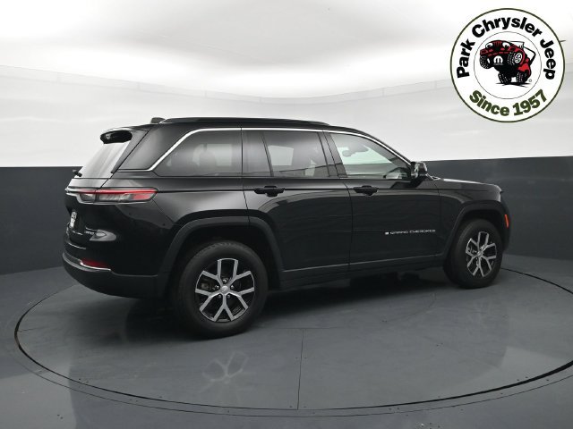 Used 2024 Jeep Grand Cherokee Limited w/ Trailer Tow Package AWD/4WD image 6