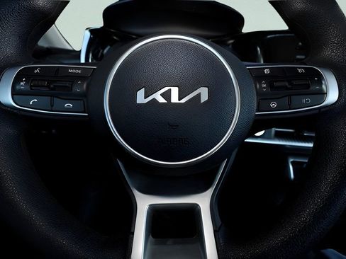 Used 2023 Kia K5 LXS image 27