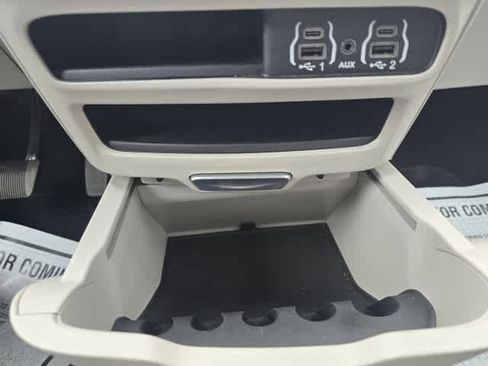 Used 2024 Chrysler Pacifica Touring-L FWD image 27