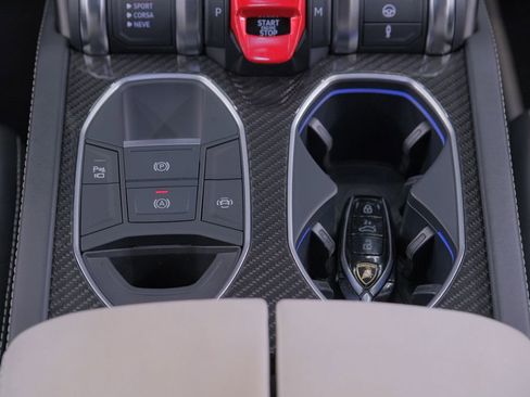 Used 2022 Lamborghini Urus image 70