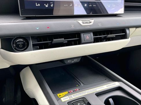 Used 2026 Lexus ES 500e AWD/4WD image 34