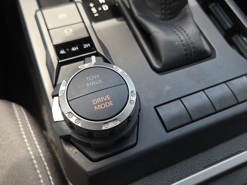 Certified 2025 Toyota Tacoma TRD Sport AWD/4WD image 23