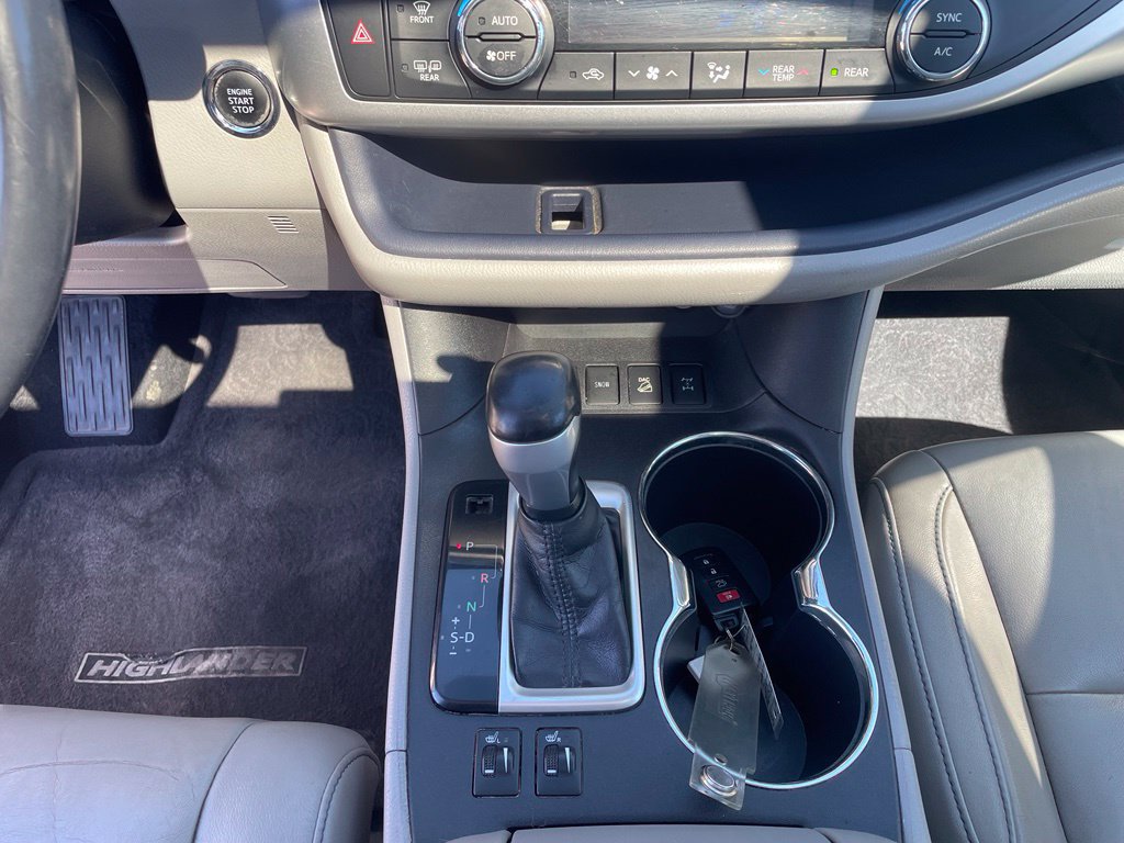 Used 2014 Toyota Highlander XLE AWD/4WD image 25