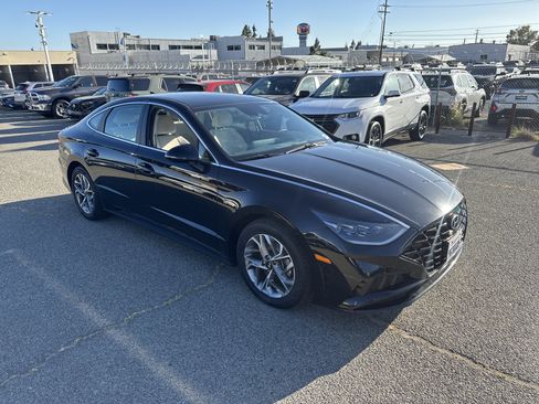 Used 2023 Hyundai Sonata SEL FWD image 2