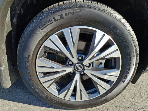 Used 2022 Nissan Rogue SV w/ SV Premium Package image 9