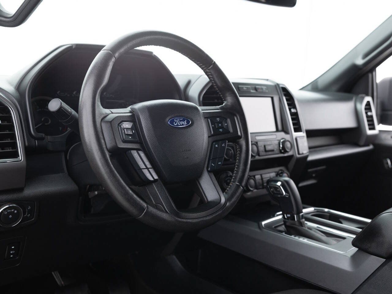 Used 2020 Ford F150 XLT w/ Equipment Group 302A Luxury AWD/4WD image 27