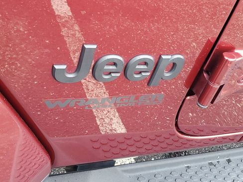 Used 2022 Jeep Wrangler Unlimited Sahara AWD/4WD image 29