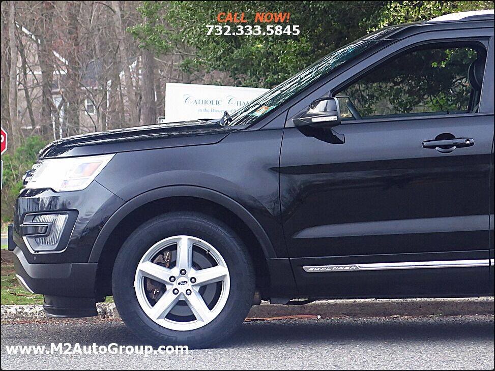 Used 2016 Ford Explorer XLT w/ Equipment Group 202A AWD/4WD image 20