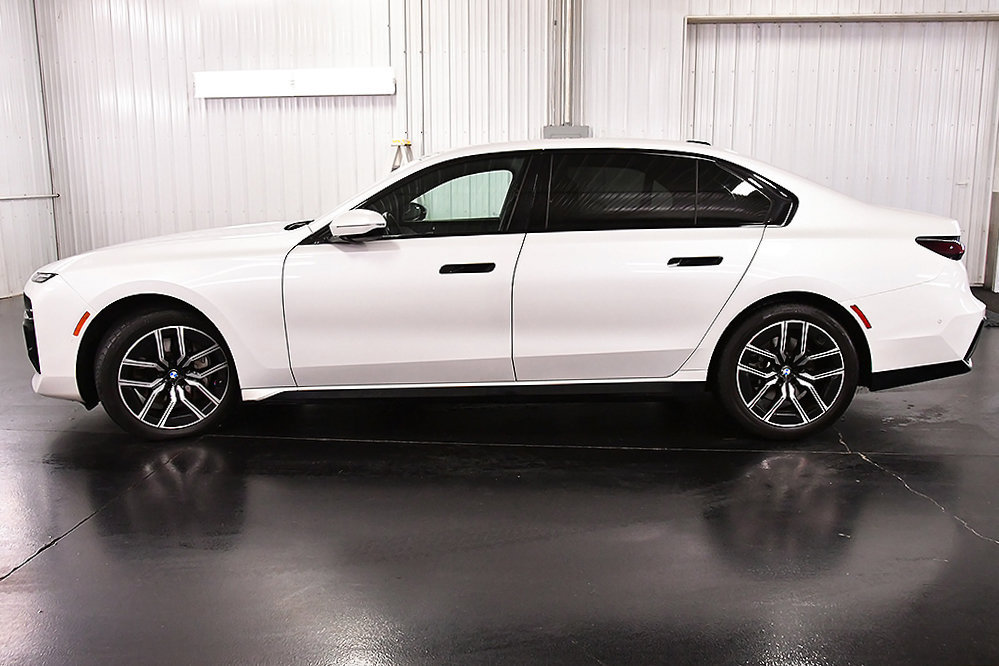 Used 2024 BMW 740i xDrive AWD/4WD image 4
