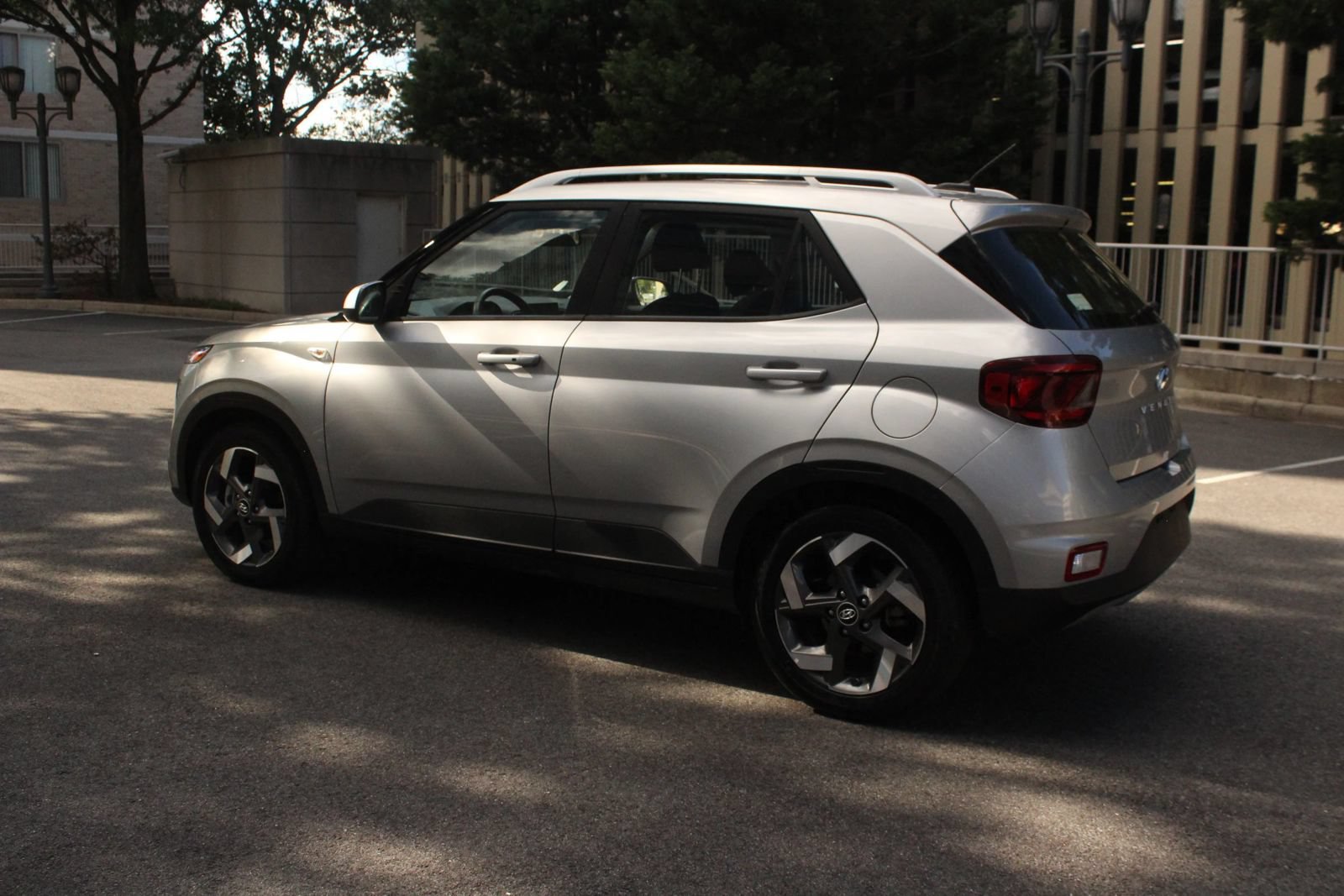 Used 2026 Hyundai Venue SEL FWD image 9