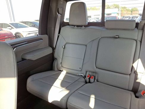 Used 2024 Chevrolet Silverado 2500 LTZ w/ LTZ Convenience Package image 13