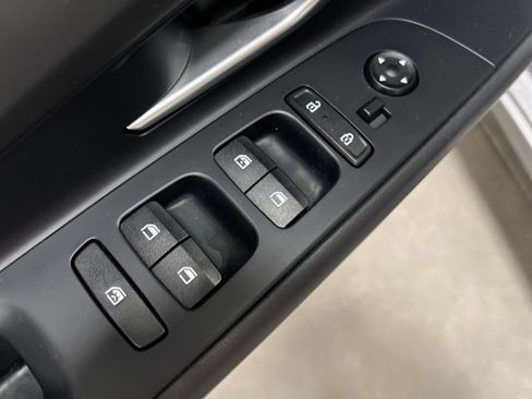 Used 2025 Hyundai Elantra SEL FWD image 12
