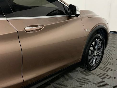 Used 2017 INFINITI QX30 Premium w/ Technology Package AWD/4WD image 9