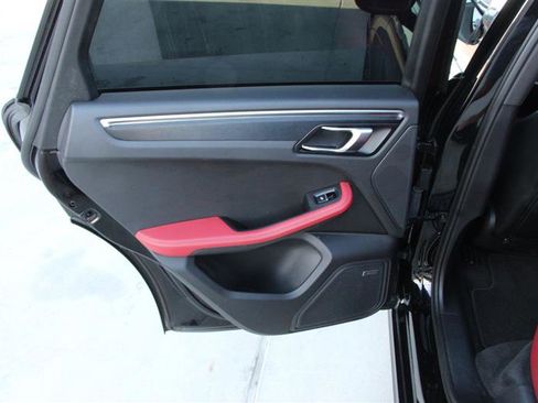 Used 2018 Porsche Macan GTS w/ Premium Package Plus AWD/4WD image 17