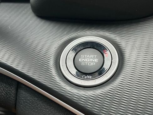 Used 2023 Jeep Grand Cherokee L Laredo image 16