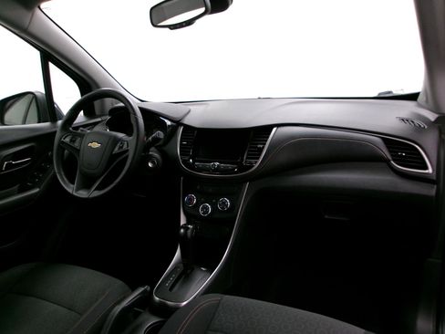 Used 2020 Chevrolet Trax LS w/ Tint and Cruise Package FWD image 3
