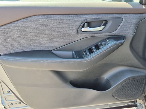 Used 2023 Nissan Rogue SV AWD/4WD image 9