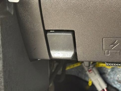 Used 2024 Chevrolet Brightdrop 400 w/ Commercial Equipment Package image 20